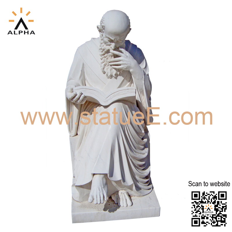 Leonardo da Vinci Reading statue